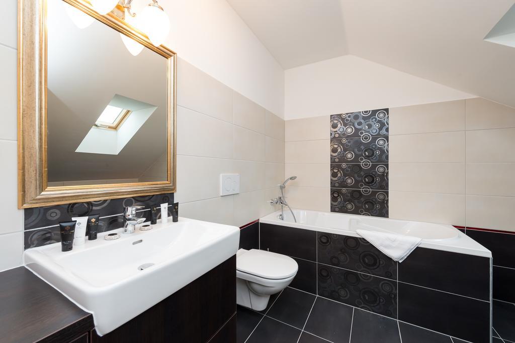 Apartment Sokolska Praag Buitenkant foto