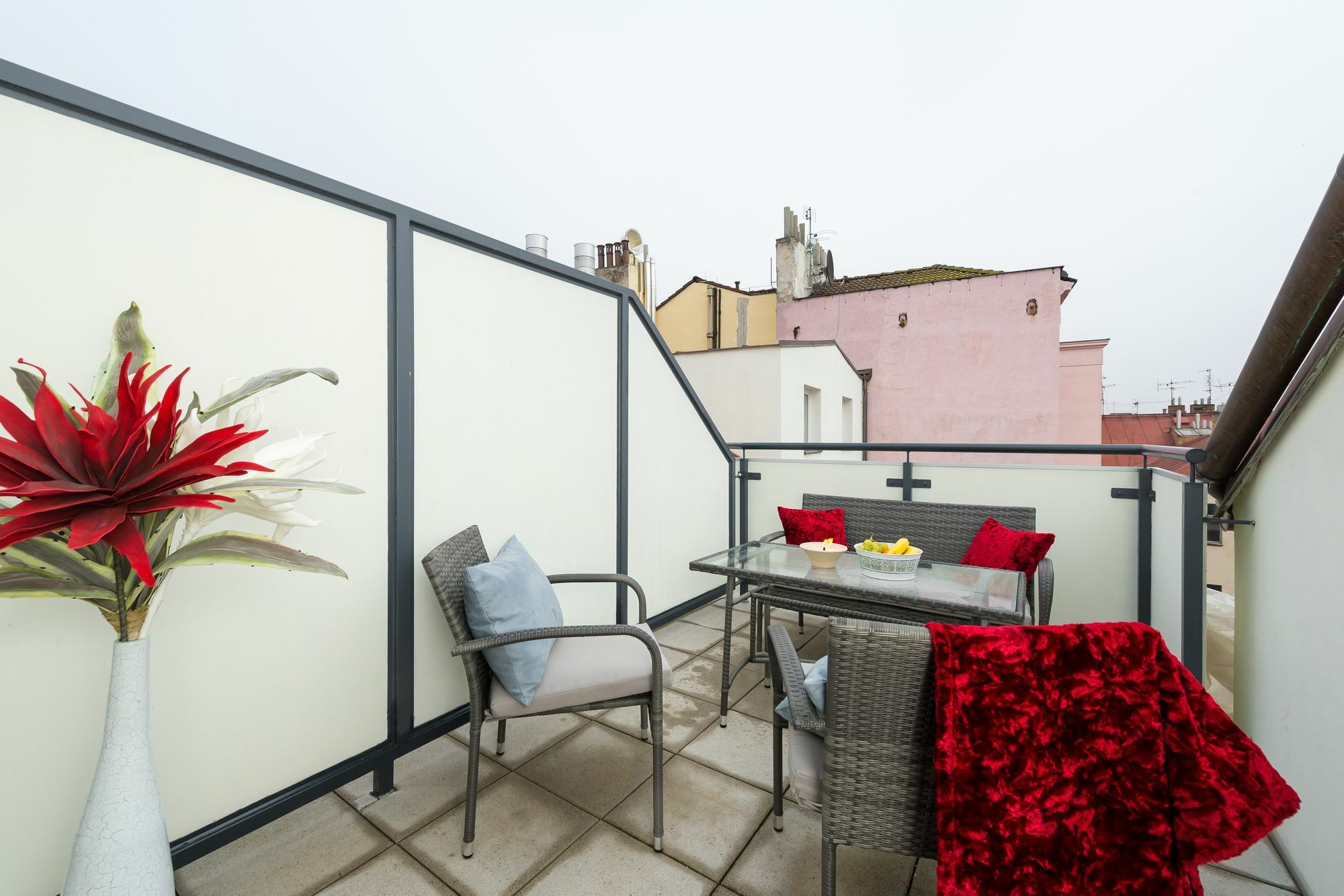 Apartment Sokolska Praag Buitenkant foto
